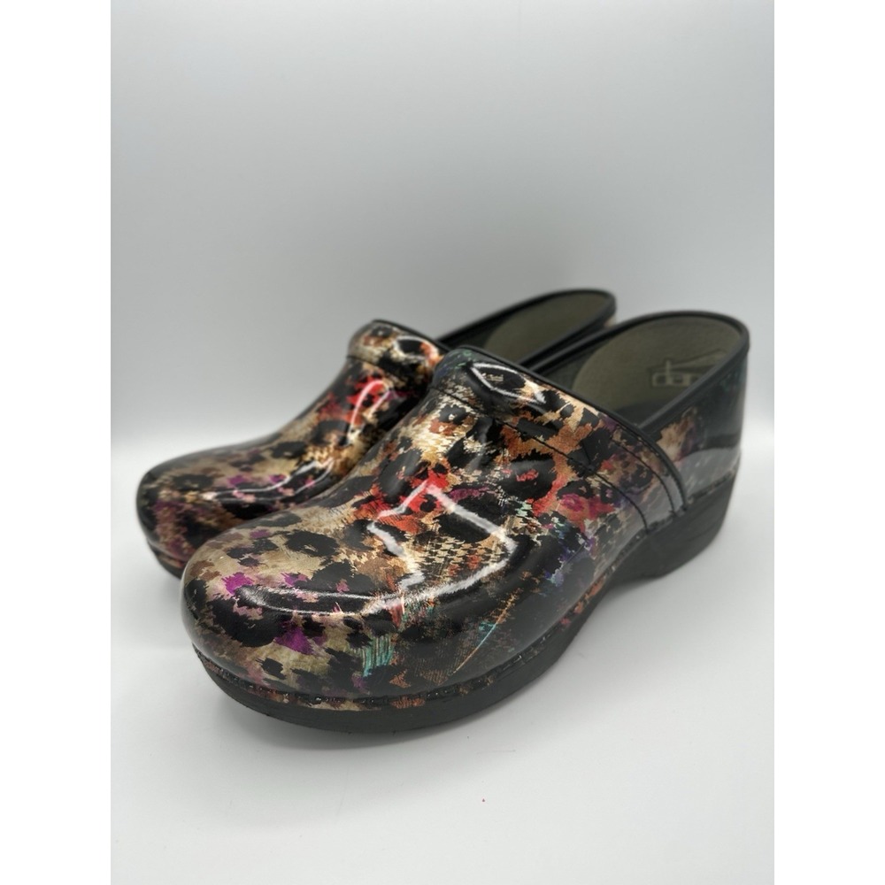 Dansko XP 2.0 Womens Multicolor Leopard Print Gloss Clogs Slip-On Shoes Size 42